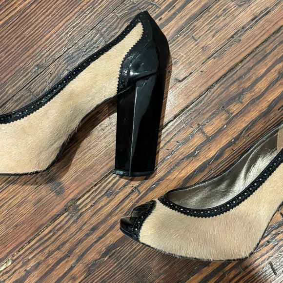 Diane Von Furstenberg DVF Pony Hair Patent Leather Block Heel Peep Toe Sz 7 1/2 - Picture 5 of 8